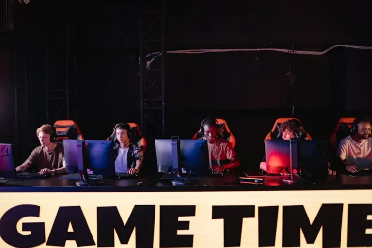 How Online Gaming Communities Build Loyalty